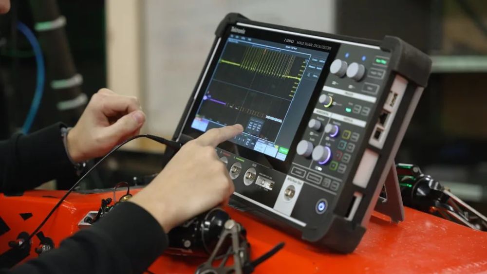 汽車(chē)控制總線測(cè)試的應(yīng)用MSO2系示波器