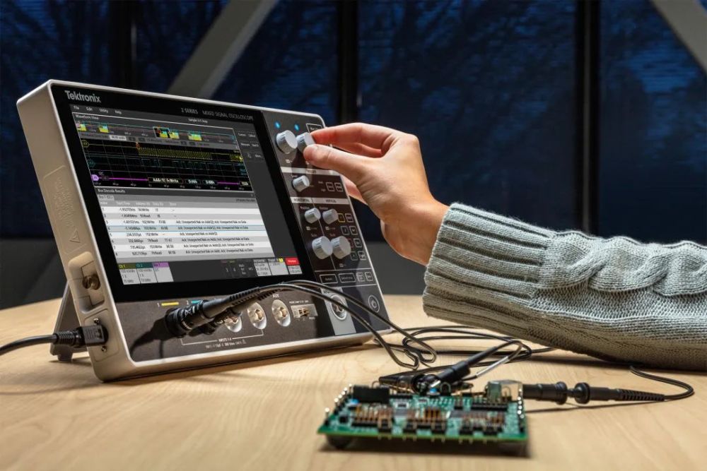 汽車總線研發(fā)測試便攜式示波器，內(nèi)置鋰電池